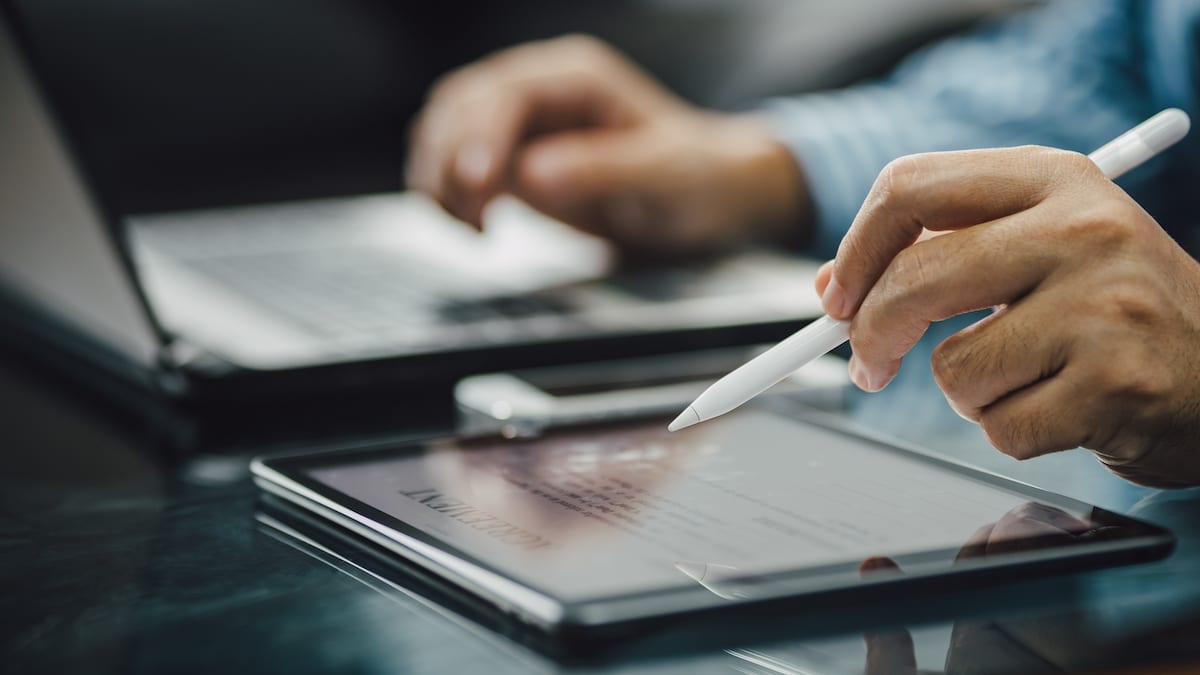 businessman-hand-signing-agreement-contract-docume-2022-11-10-18-37-53-utc