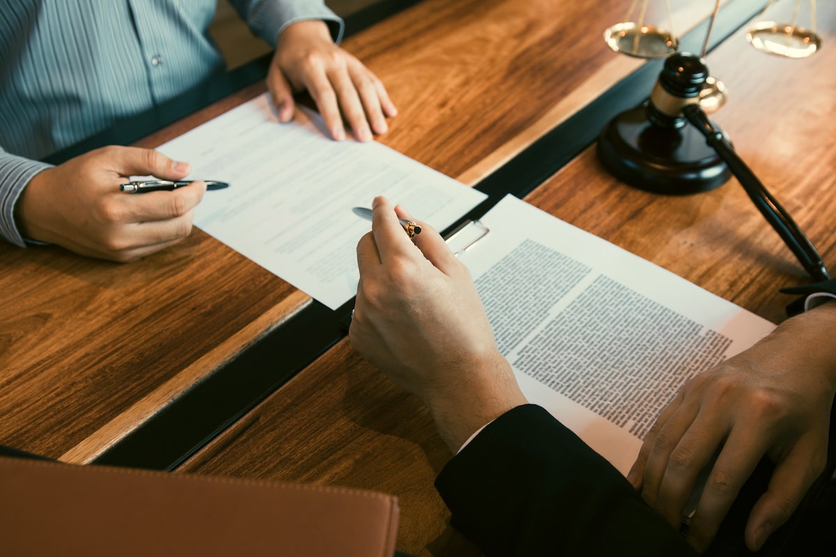 Lawyer is explaining about the wrongdoing laws regarding fraud to the client at the office.